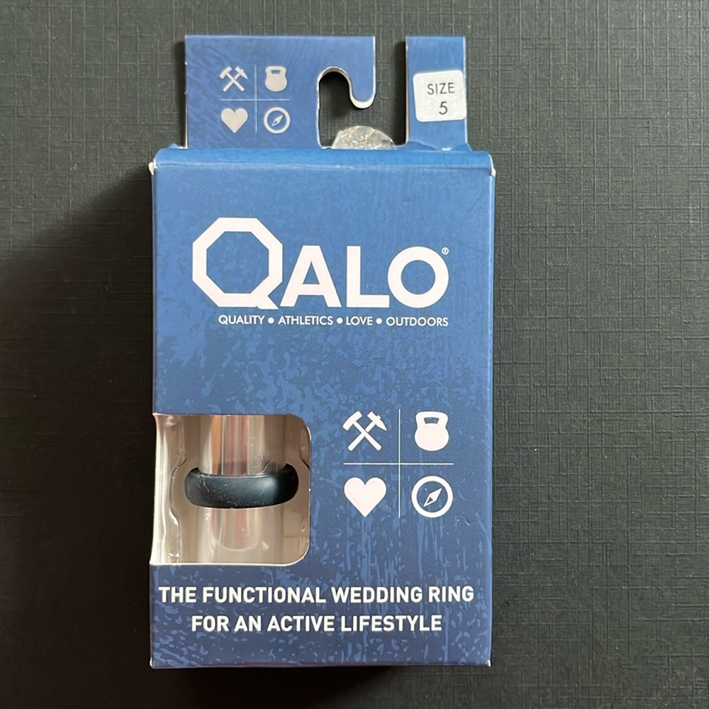 Qalo gray round functional wedding ring sz 5